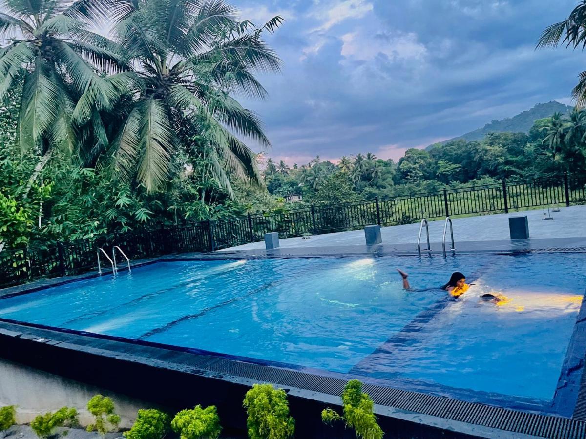 Travellers Halt Hotel Ratnapura Exterior photo