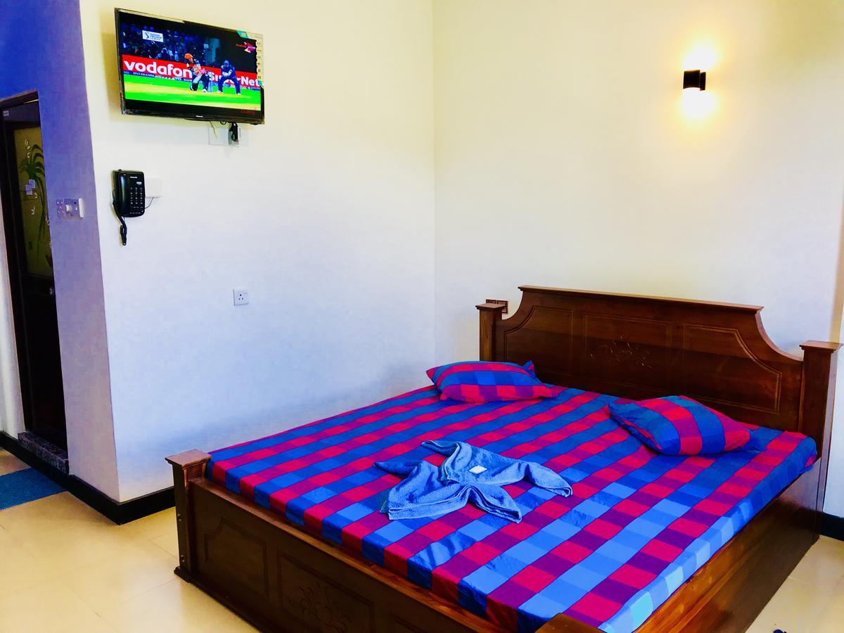 Travellers Halt Hotel Ratnapura Exterior photo