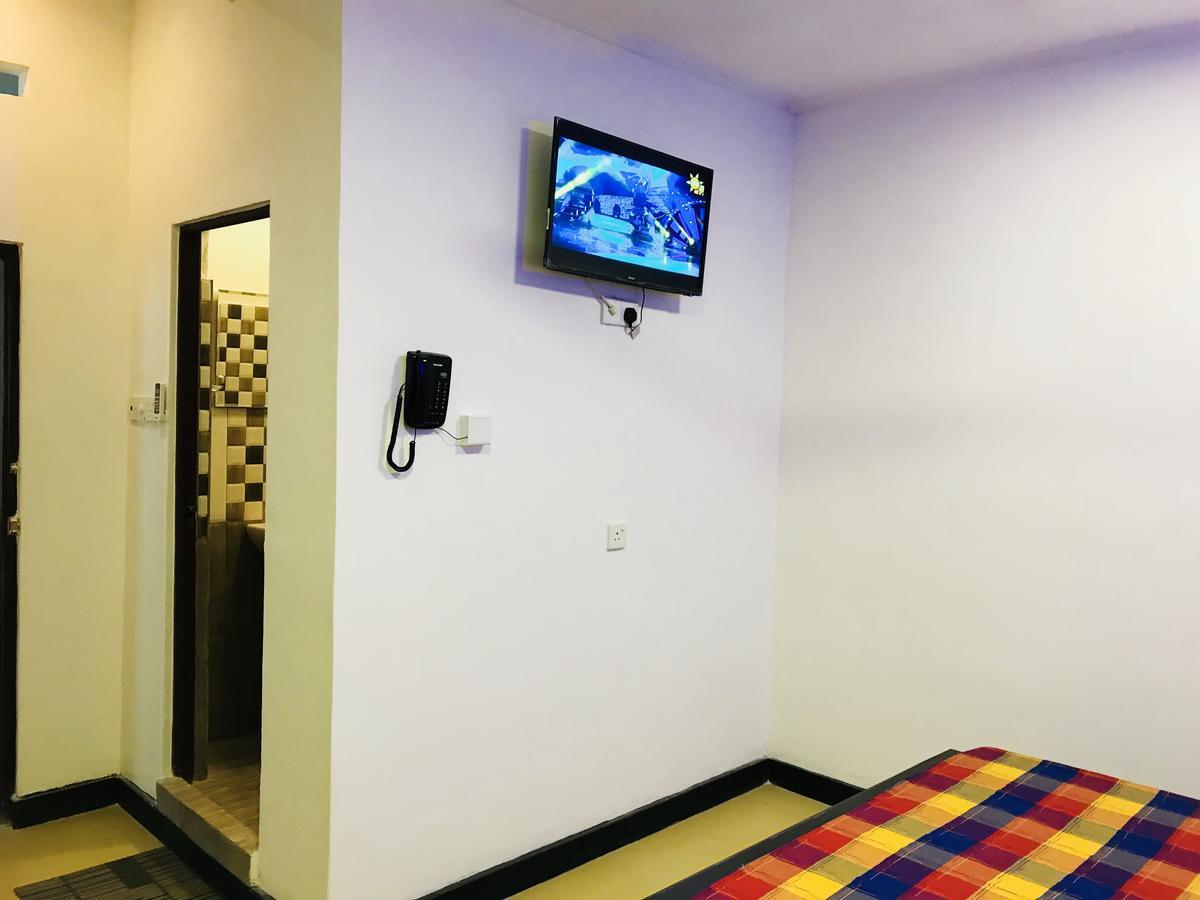 Travellers Halt Hotel Ratnapura Exterior photo