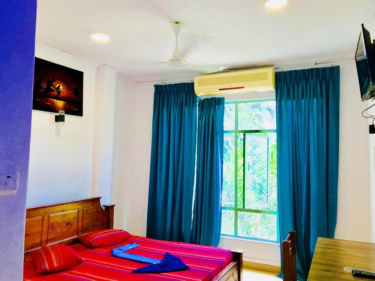 Travellers Halt Hotel Ratnapura Exterior photo