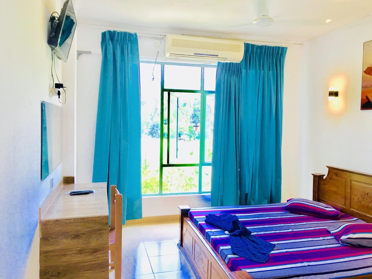 Travellers Halt Hotel Ratnapura Exterior photo