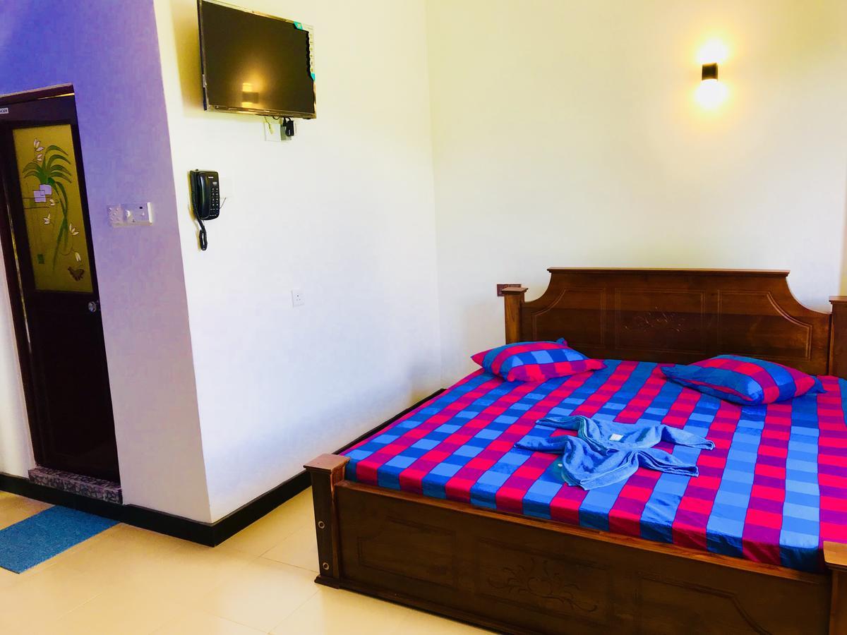 Travellers Halt Hotel Ratnapura Exterior photo