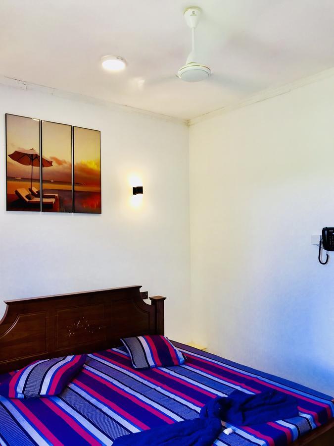 Travellers Halt Hotel Ratnapura Exterior photo