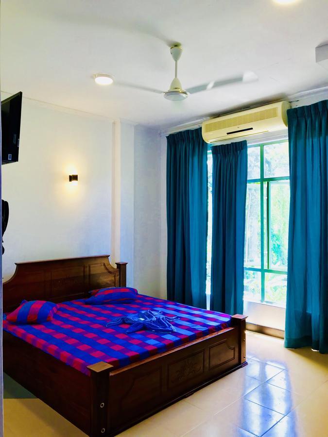 Travellers Halt Hotel Ratnapura Exterior photo