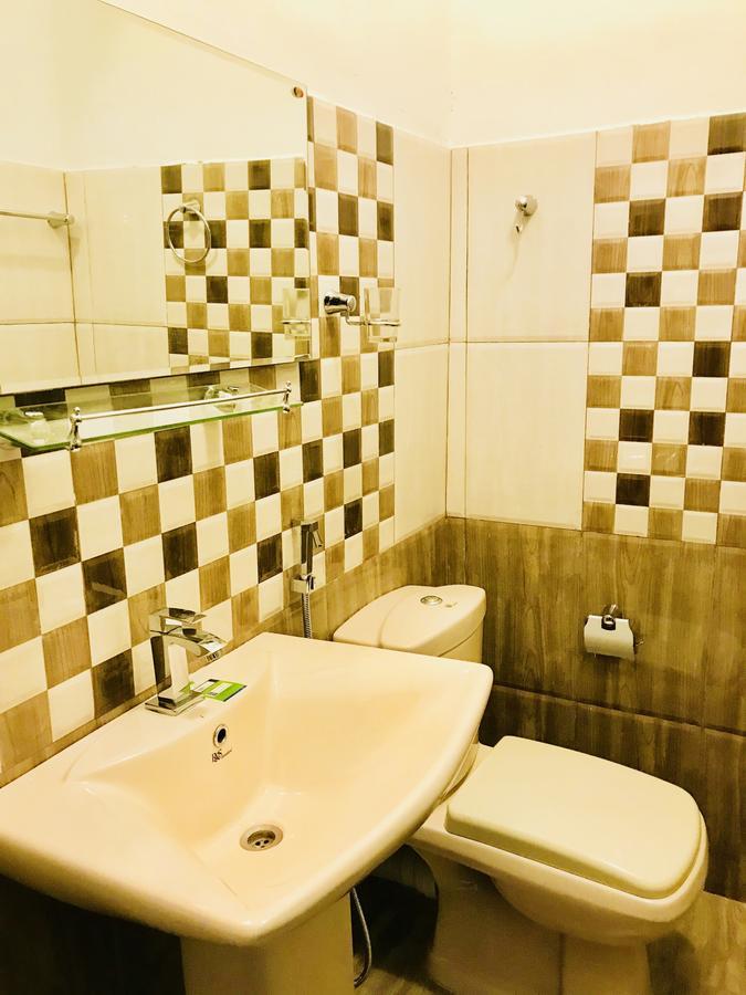 Travellers Halt Hotel Ratnapura Exterior photo