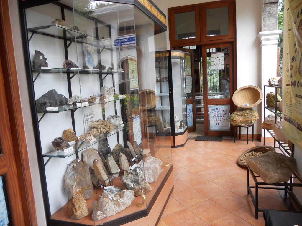 Travellers Halt Hotel Ratnapura Exterior photo